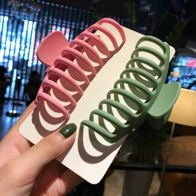 2020 New Fashionable 6 Pack Big Plastic Solid Color Hair Cluster Claw Clips Accessory For Thick Hair For Fashionable Girls